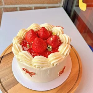 Strawberry Vanillia Buttercream Cake
